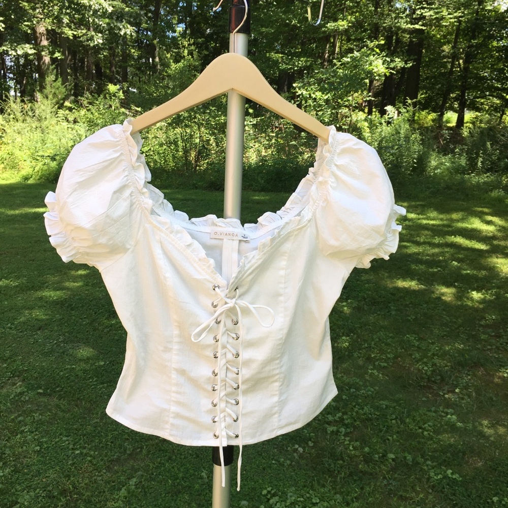 Beautiful O’VIANCA White peasant blouse w/lace tie